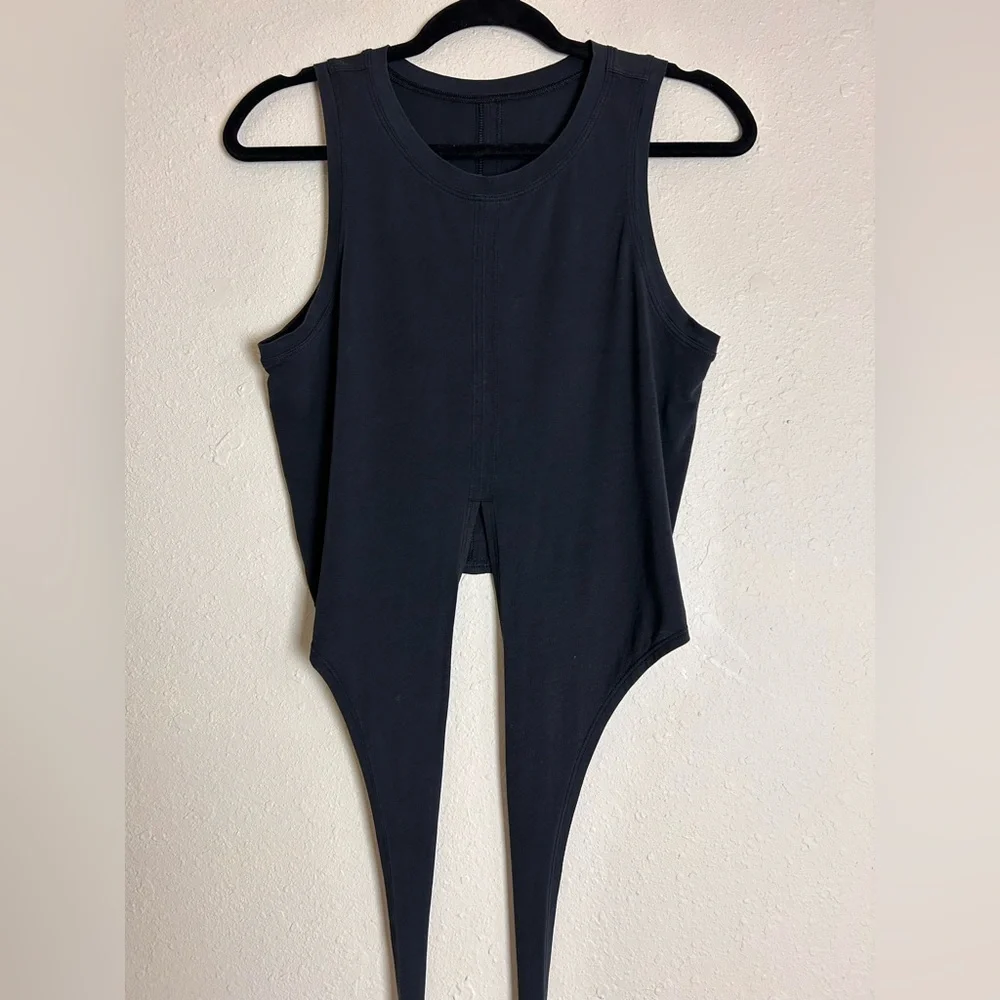 Lululemon time to restore tank top - Picture 2 of 8